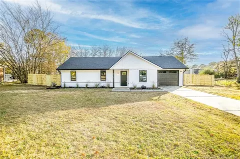 6415 Rutherglen Dr, Fayetteville, NC 28304