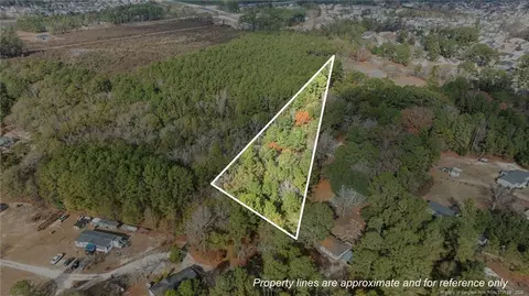 7536 Glen Raven Dr, Fayetteville, NC 28306