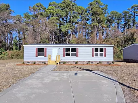4051 Lodge Dr, Wade, NC 28395