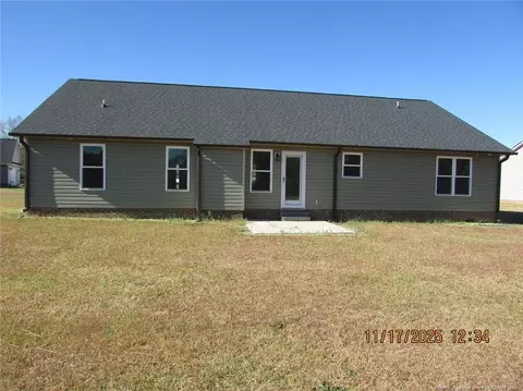 109 Hawks Croft Ct, Erwin, NC 28339 photo 2
