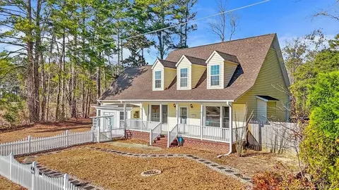 610 W 6th Ave, Raeford, NC 28376