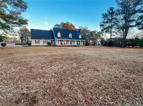 684 N Wilkinson Dr, Saint Pauls, NC 28384