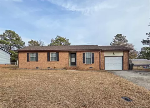 6560 Honeysuckle Dr, Fayetteville, NC 28304