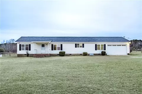41 Dixie Trail Rd, Lumber Bridge, NC 28357