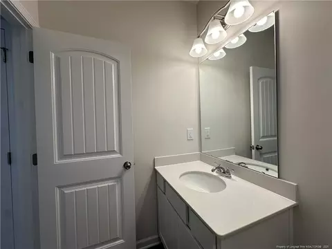 Bath - 165 Courtside Dr, Dunn, NC 28334 photo 3 of 3