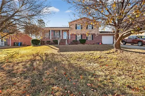 863 Santiato Dr, Fayetteville, NC 28314