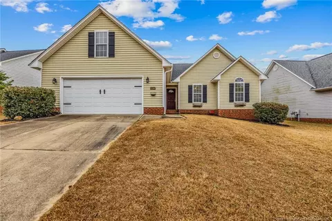 817 Bramblegate Rd, Hope Mills, NC 28348