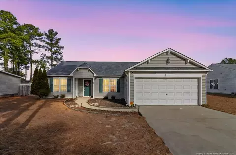 46 Old English Ln, Spring Lake, NC 28390