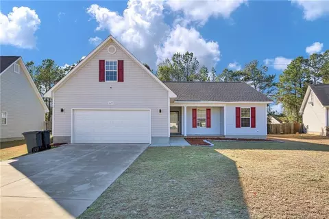 623 Cypress Pond Dr, Hope Mills, NC 28348
