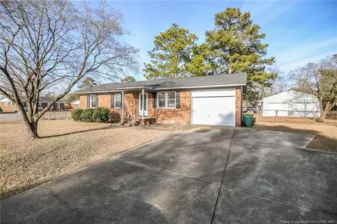 5936 Fairway Dr, Hope Mills, NC 28348