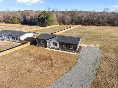 849 Loop Rd, Bunnlevel, NC 28323 photo 2