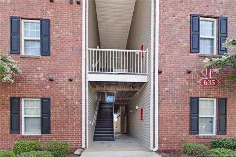 635 Marshtree Ln #206, Fayetteville, NC 28314