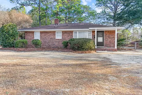 1815 Stockton Dr, Fayetteville, NC 28304