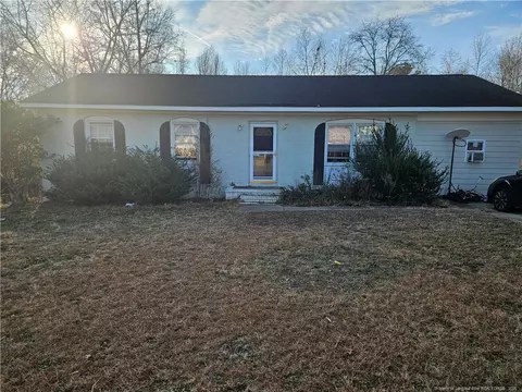 78 Azalea Dr, Spring Lake, NC 28390