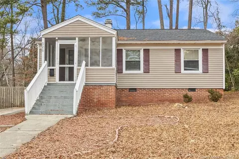 526 W Weatherspoon St, Sanford, NC 27330