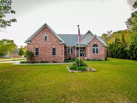 21 Brownstone Dr, Lumberton, NC 28360