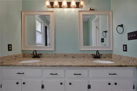 Bath - 130 Red Robin Dr, Dunn, NC 28334 photo 3 of 5