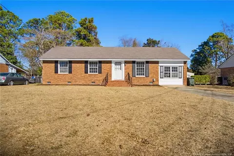 5156 Hewitt Dr, Fayetteville, NC 28311