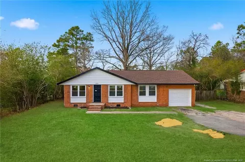 1425 E Manchester Rd, Spring Lake, NC 28390