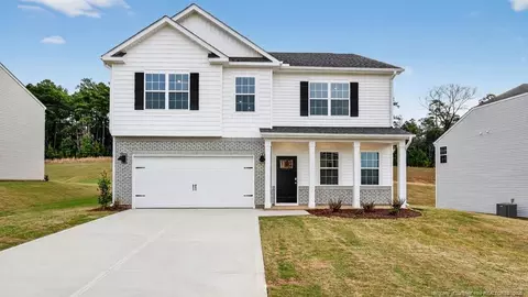 1037 Misty Creek Dr, Aberdeen, NC 28315