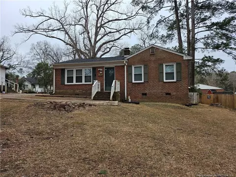 609 N Steele St, Sanford, NC 27330