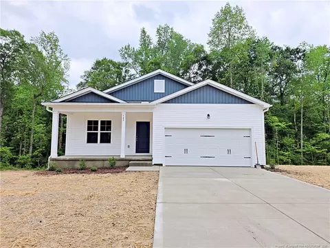 349 Appaloosa Dr, Spring Lake, NC 28390