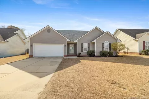 1011 Gatesville Dr, Hope Mills, NC 28348