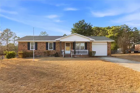 6086 Lexington Dr, Hope Mills, NC 28348