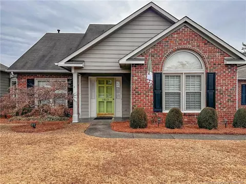 1813 Stetson Ln, Fayetteville, NC 28304