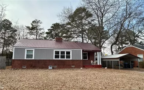 219 N Wright St, Raeford, NC 28376