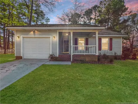 9380 Castle Falls Cir, Fayetteville, NC 28314
