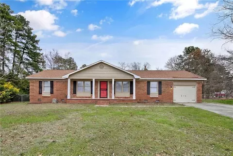 5904 Lake Terrace Ct, Fayetteville, NC 28304
