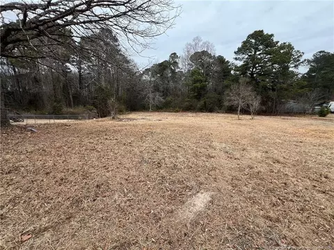 2562 Elcar Dr, Fayetteville, NC 28306
