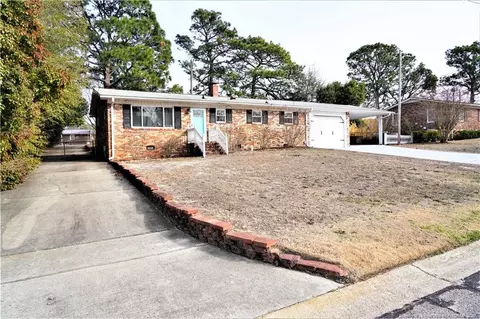 2153 Fargo Dr, Fayetteville, NC 28306