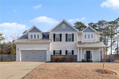 143 Ledgebrook Ln, Raeford, NC 28376