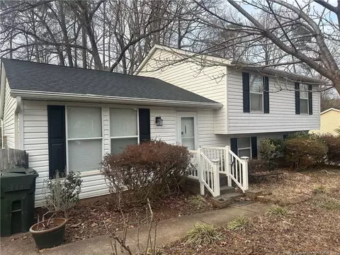 7121 Shellburne Dr, Raleigh, NC 27612 photo 2