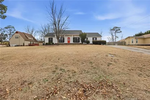 163 Bienville Dr, Fayetteville, NC 28311