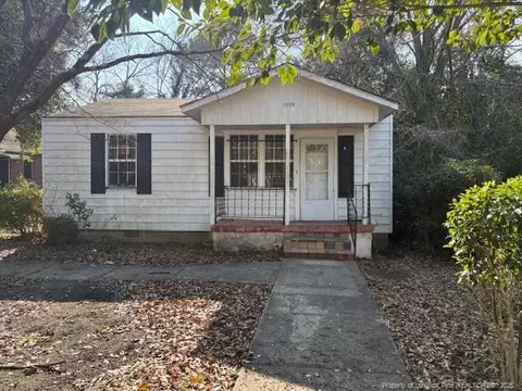 1909 Harris St, Fayetteville, NC 28301