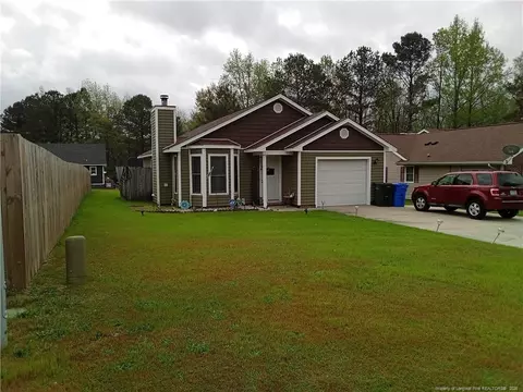 5709 Charbonneau Ct, Fayetteville, NC 28304