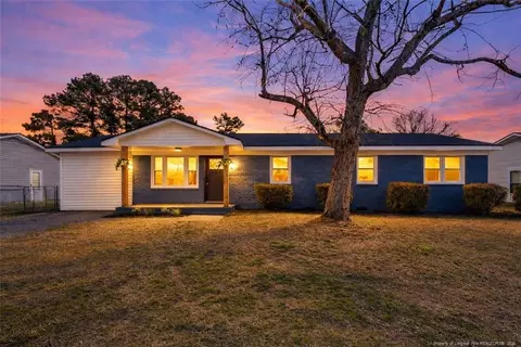 1621 Grandview Dr, Fayetteville, NC 28314