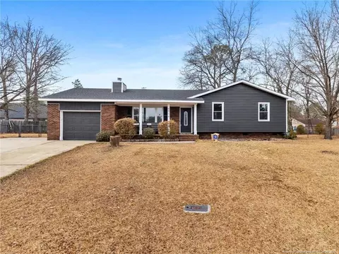 6916 Calamar Dr, Fayetteville, NC 28314