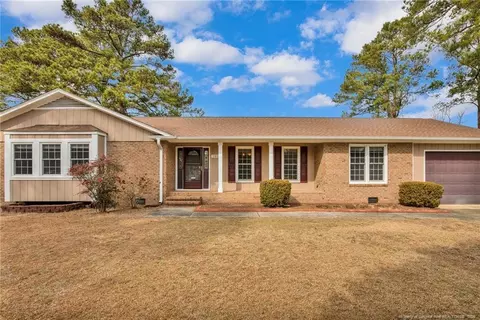 101 Bay View Cir, Parkton, NC 28371