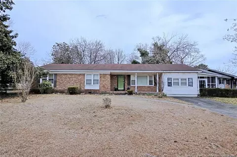 5512 Mesa Dr, Fayetteville, NC 28303