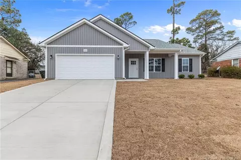 525 Deerpath Dr, Fayetteville, NC 28311