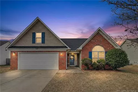 208 Lochwood Dr, Raeford, NC 28376
