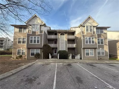 6788 Willowbrook Dr #4, Fayetteville, NC 28314