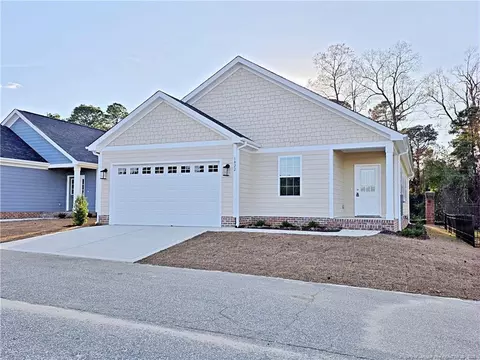 1822 Fordham Dr, Fayetteville, NC 28304