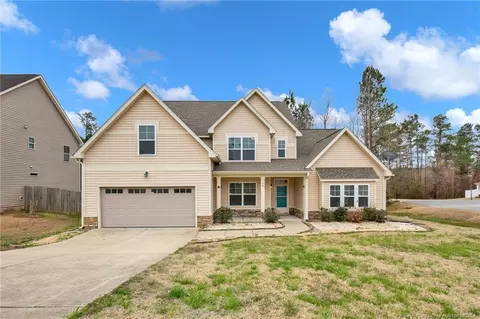 16 Shelby St, Spring Lake, NC 28390