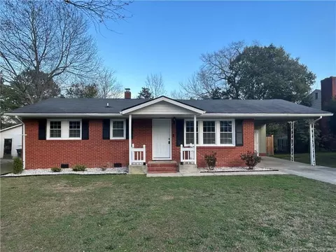 1209 Martindale Dr, Fayetteville, NC 28304