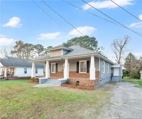 204 W E St, Erwin, NC 28339 photo 3